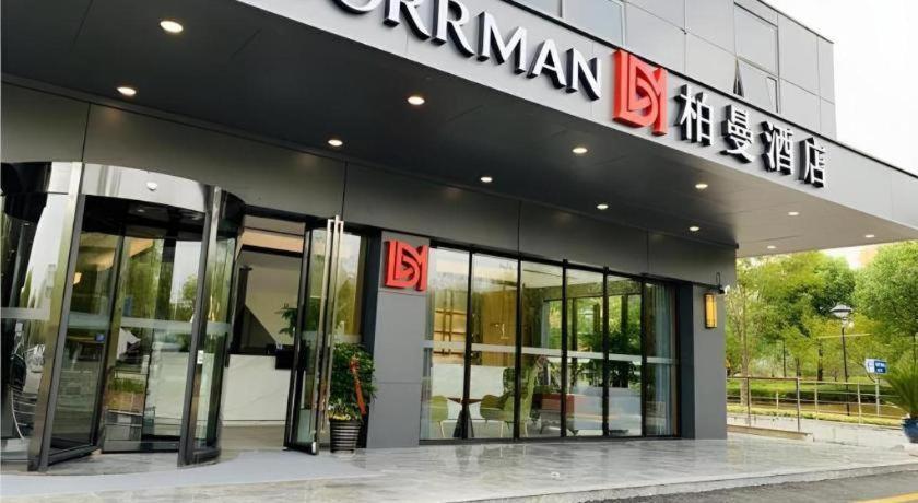 Borrman Pujin Road Hotel